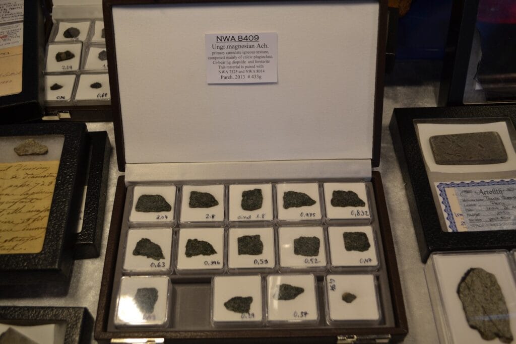 saharagems mineral meteorite shows 3